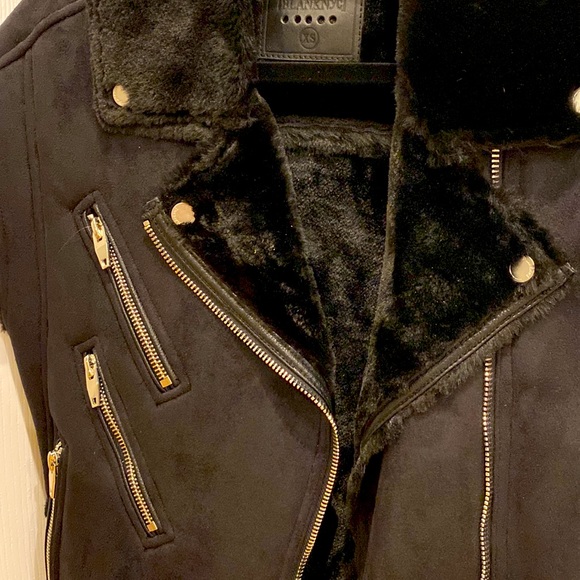 Blank NYC Blk Faux Fur Zip Vest- size XS- Like NEW - Picture 2 of 4